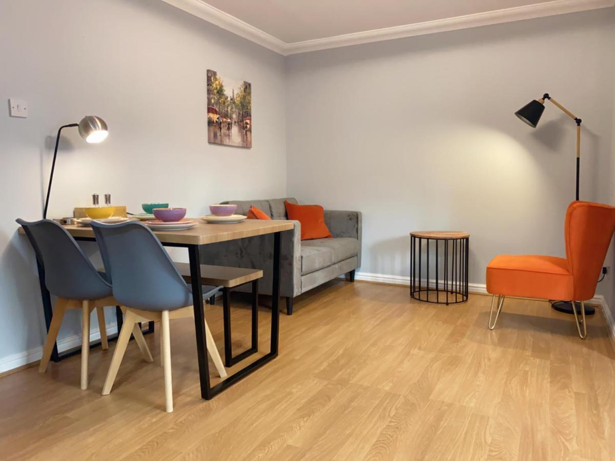 Private Main Door Lovely 2 Bedroom Apartamento *
