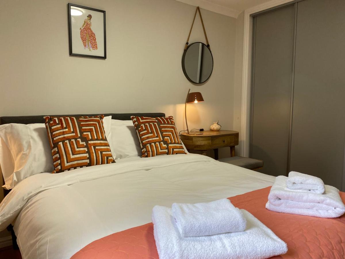 Private Main Door Lovely 2 Bedroom Apartamento