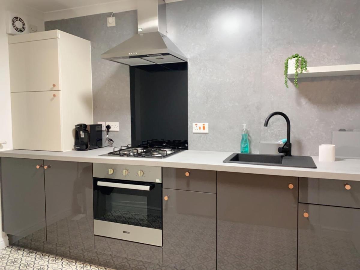 Private Main Door Lovely 2 Bedroom Apartamento
